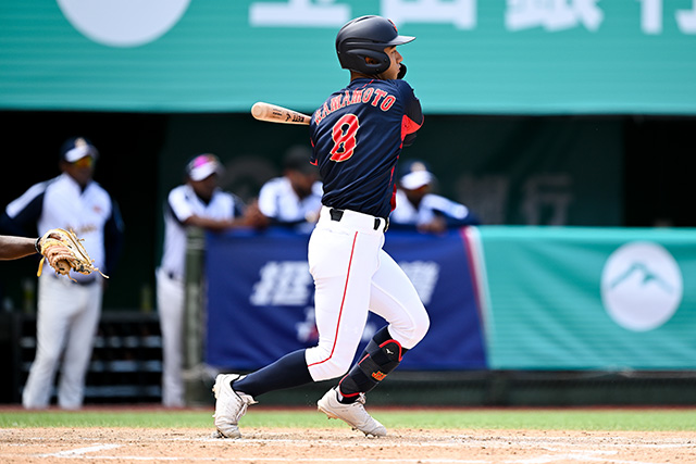 タイムリー2塁打を放つ濱本遥大(広陵高)