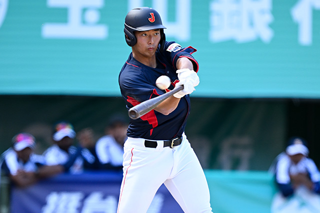 タイムリー2塁打を放つ熊谷俊乃介(関東第一高)