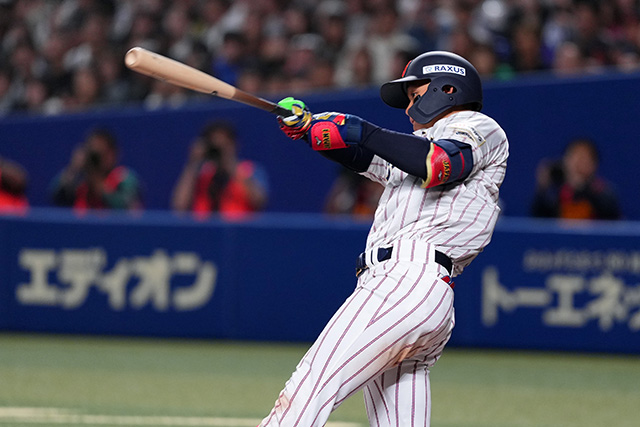 タイムリーを放つ森下翔太(阪神タイガース)