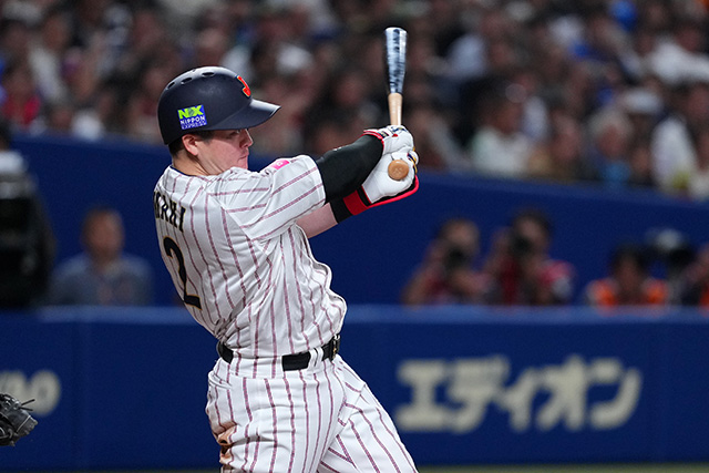 タイムリーを放つ牧秀悟(横浜DeNAベイスターズ)