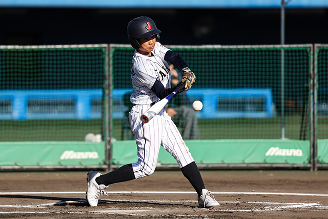 タイムリーを放つ峰岸走太朗(菱境野フューチャーズ)