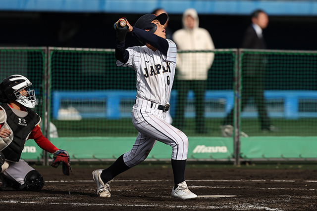 タイムリーを放つ中村豪志(枝吉パワーズ)