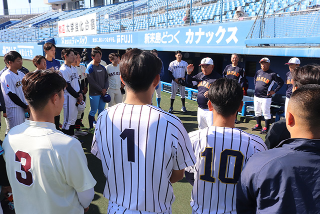 合宿の最後に選手たちへエールを送る堀井哲也監督