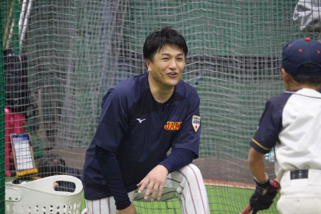 指導する高橋由伸氏
