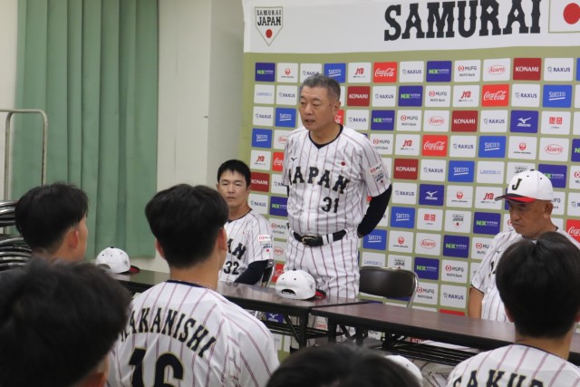 選手たちに話をする安江均コーチ