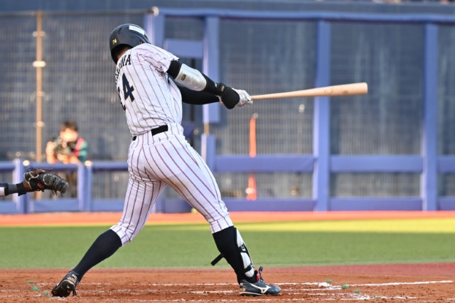 平川蓮(仙台大)がヒットで出塁