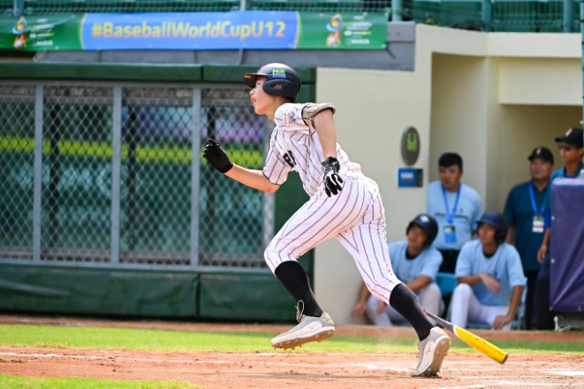 二塁打を放つ佐橋陸公(湘南ボーイズ)