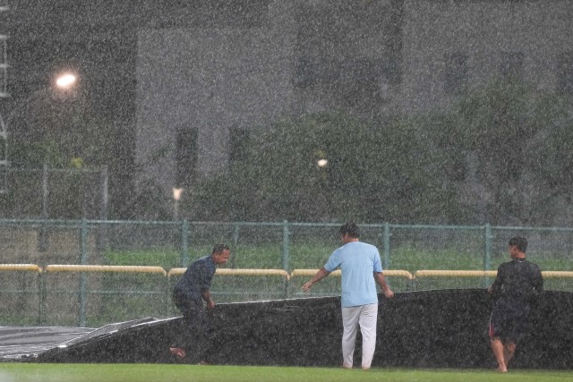 再び雨が強くなり中断