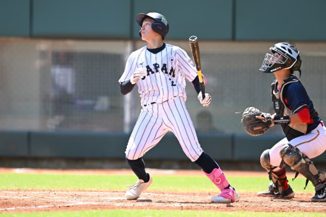 犠牲フライを放つ駒勇佑(湖南ボーイズ)