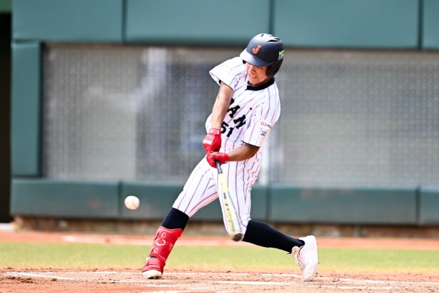 タイムリー三塁打を放つ倉田雄星(湖南ボーイズ)