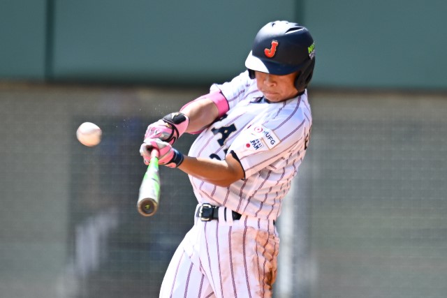 タイムリー三塁打を放つ舩山大翔(東名古屋ボーイズ)