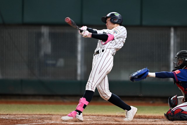 内野安打を放つ駒勇佑(湖南ビッグボーイズ)