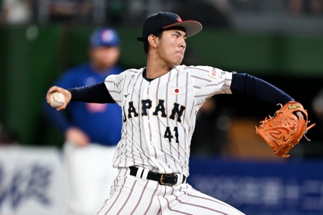 最終回のマウンドに上がった三浦大我(新宿ボーイズ)