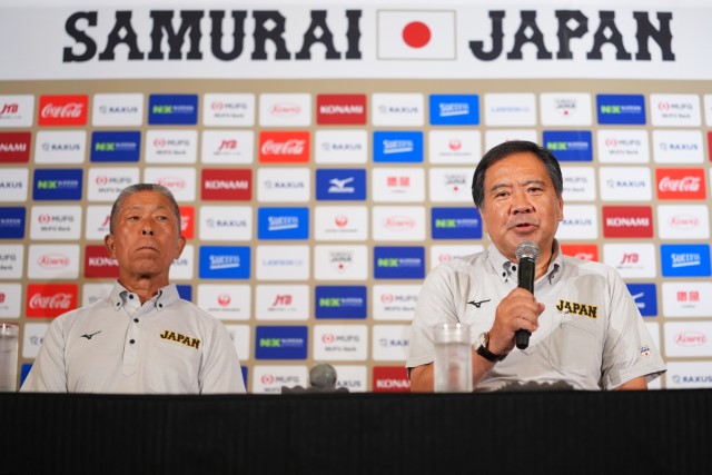 小倉全由監督(左)と寶馨会長(右)