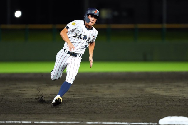 内野安打を放った坂本慎太郎(関東第一)