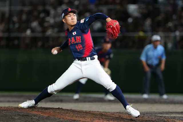 最終回のマウンドに上がった石垣元気(健大高崎)