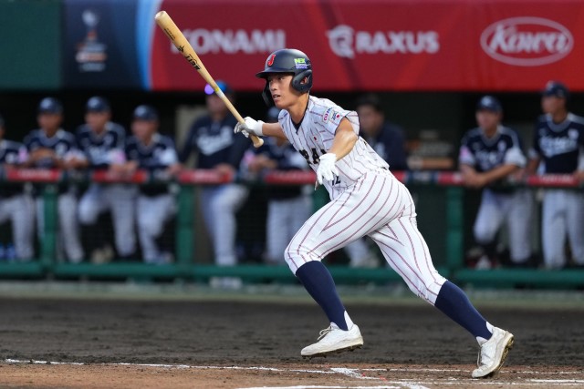 藤森海斗(明徳義塾)がヒットで出塁