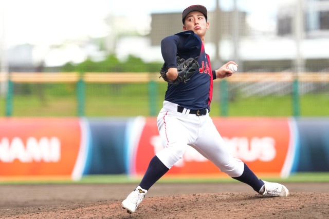 奥村頼人(横浜)が空振り三振を奪い試合終了