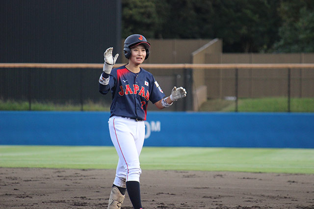 同点タイムリーを放った花本穂乃佳(日本大国際関係学部)