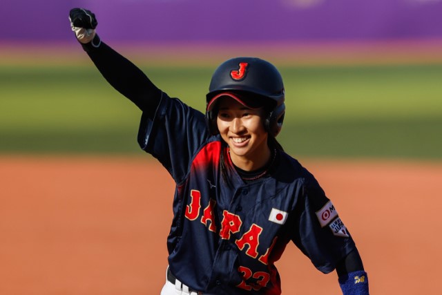 漢人茉彩(福井工業大)がヒットで出塁