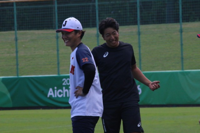 松田航瑠(日本製鉄室蘭シャークス)と樋口新(王子)